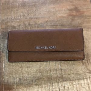 🔴SOLD🔴 Brown slim Michael Kors wallet